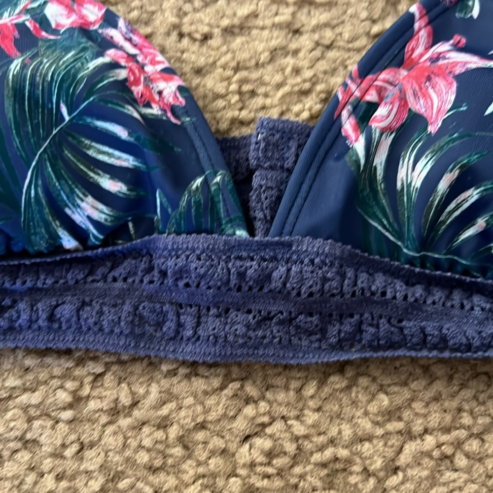 Roxy bikini top:M bottom:S - Picture 3 of 6